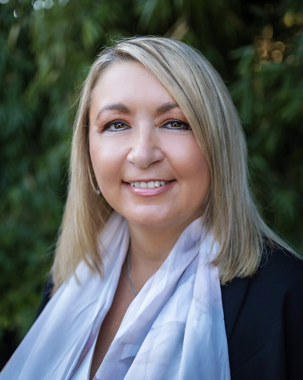 Lianne Deeming, Chief Executive Officer Lianne Deeming, Chief Executive Officer